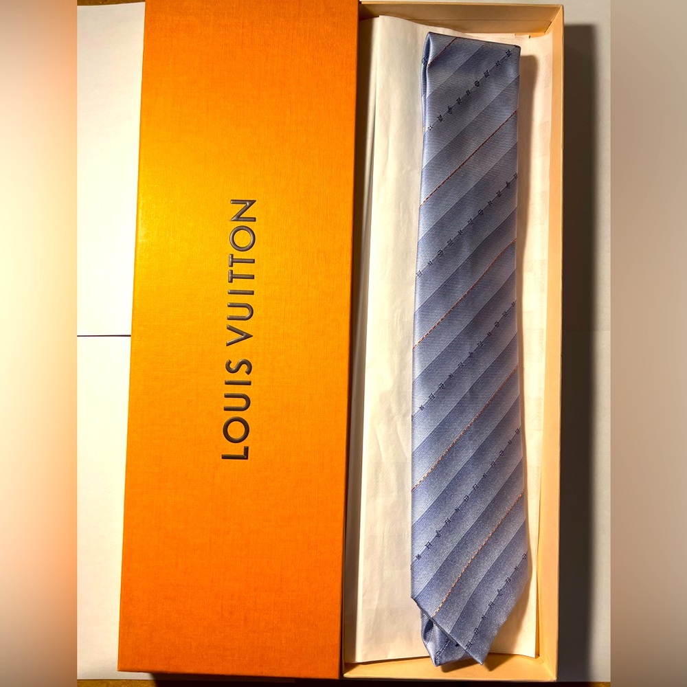 Louis Vuitton Silk Gradient Tie NWT in gift box.